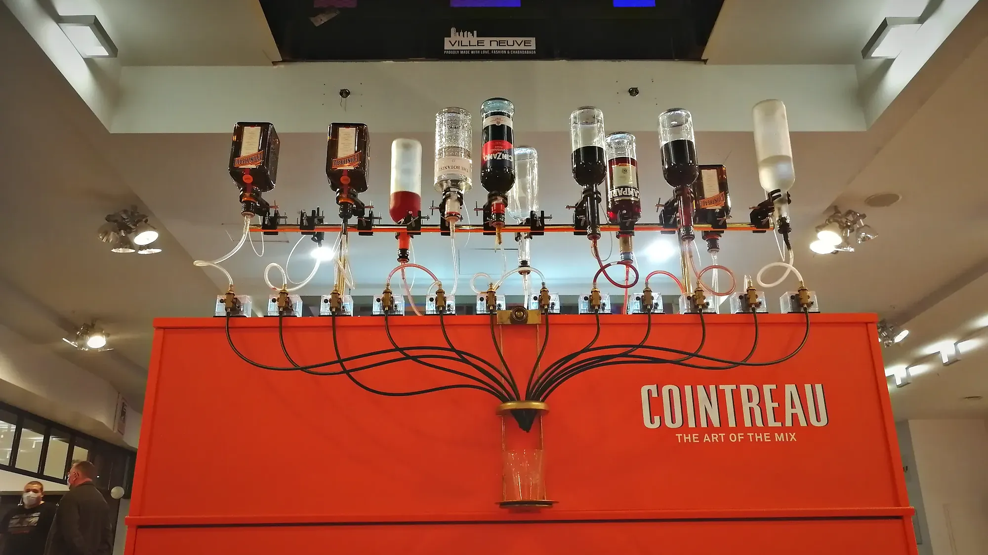 Activation de marque spiritueux : le Pianocktail orange aux couleurs de Cointreau