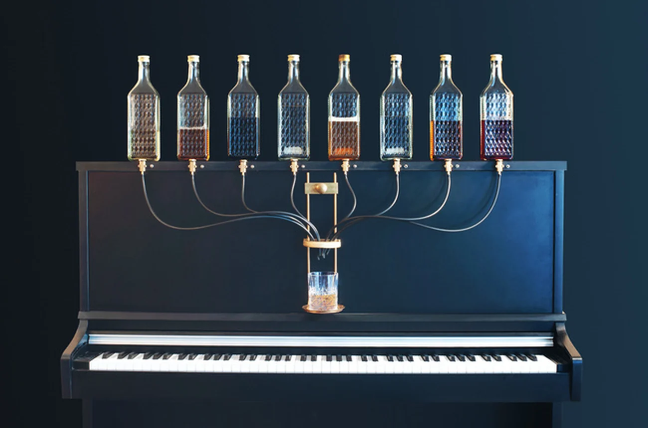 Pianocktail vu de face, façade personnalisée au logo d'une marque